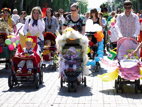 Ответы manikyrsha.ru: Как украсить синюю коляску для мальчика, под девочку????